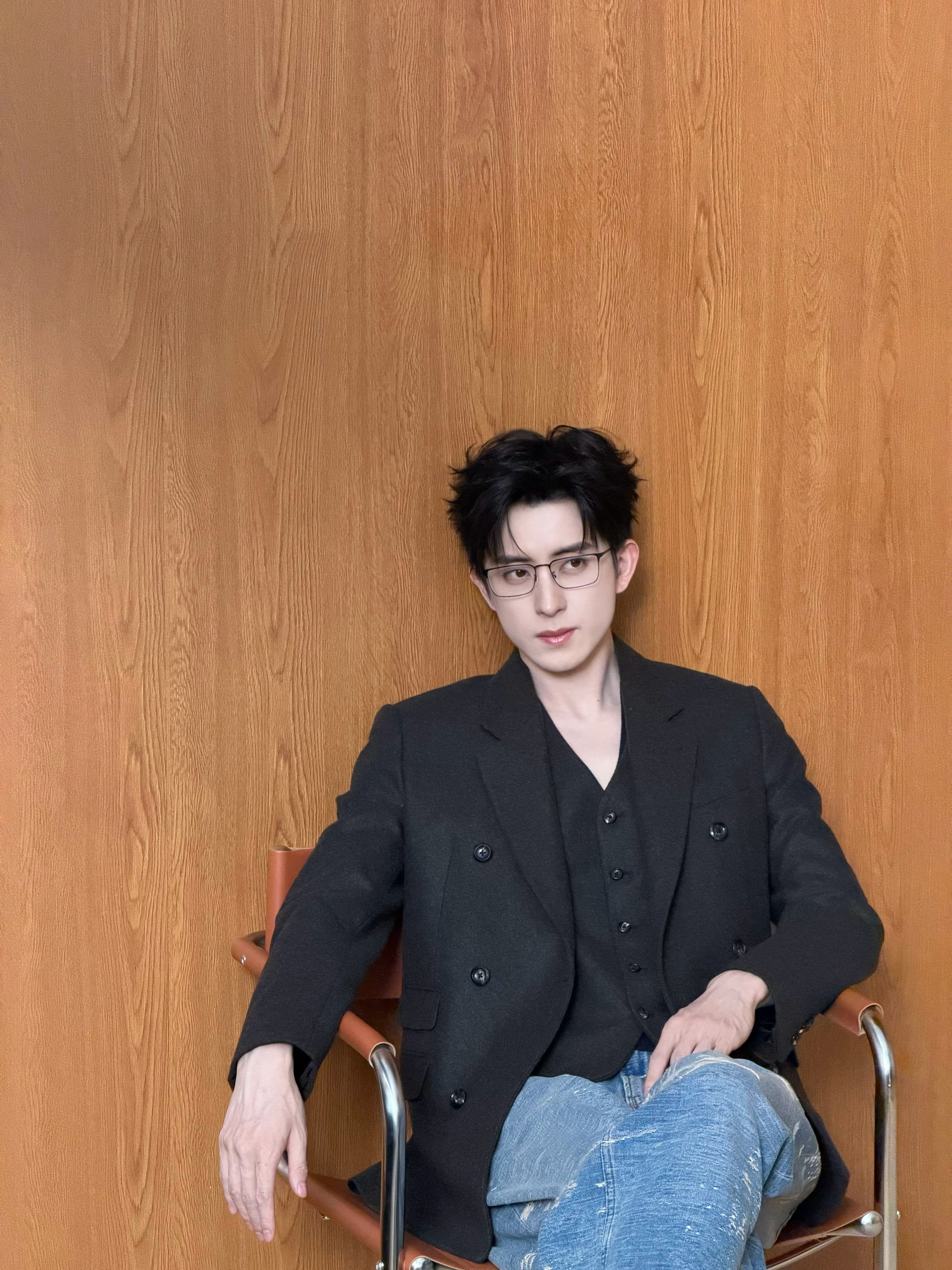 敖瑞鹏这组照片 少男夫感好强 