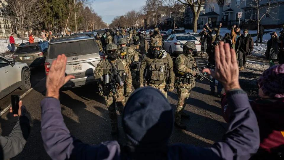 【特朗普的移民政策让法院陷入瘫痪，令司法部和法官们感到沮丧】（CNN）美国司法部
