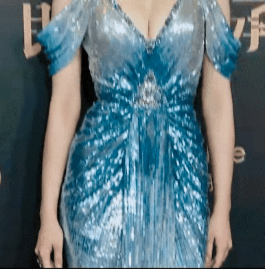 总结:胸大的女人会很自信，越大越自信。