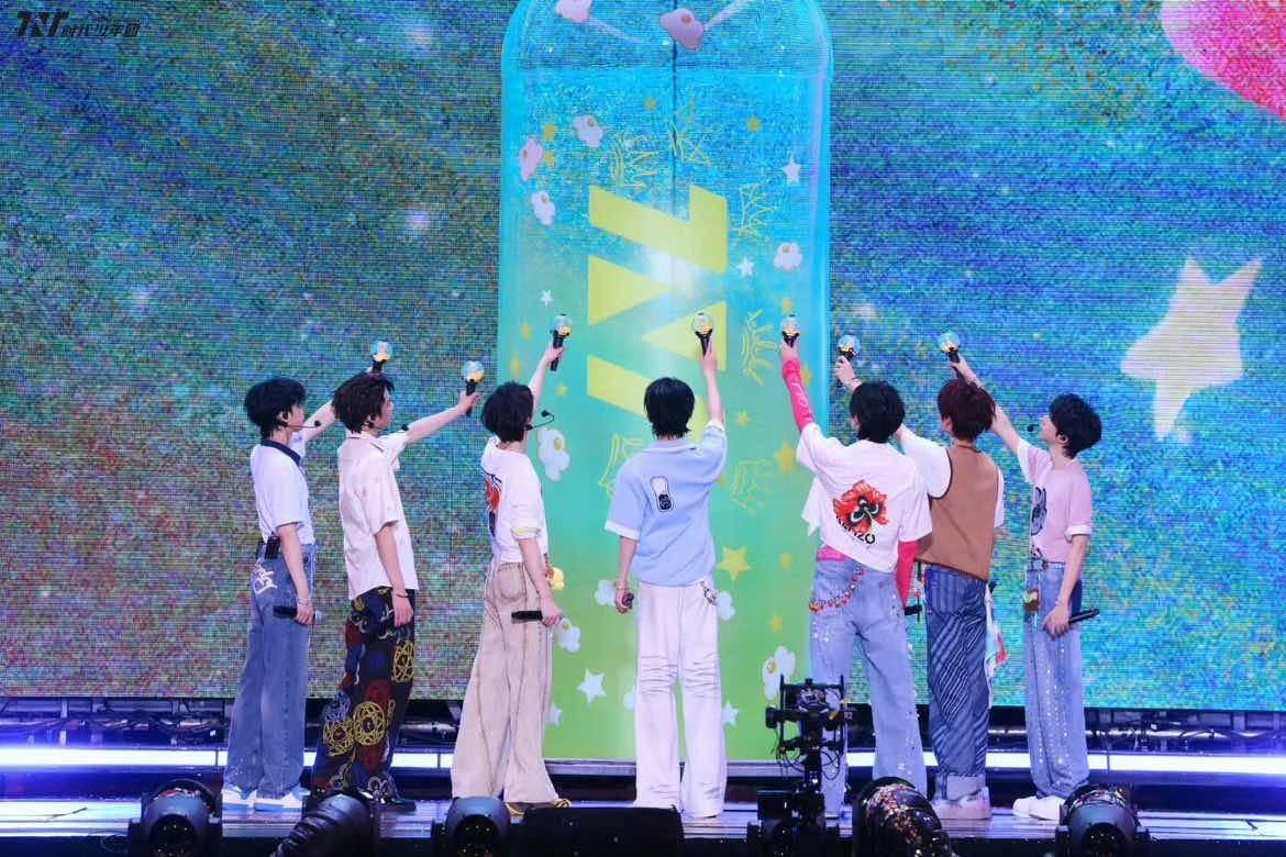 时团演唱会神图这个演唱会男团味太冲了！[打call][打call][打call]