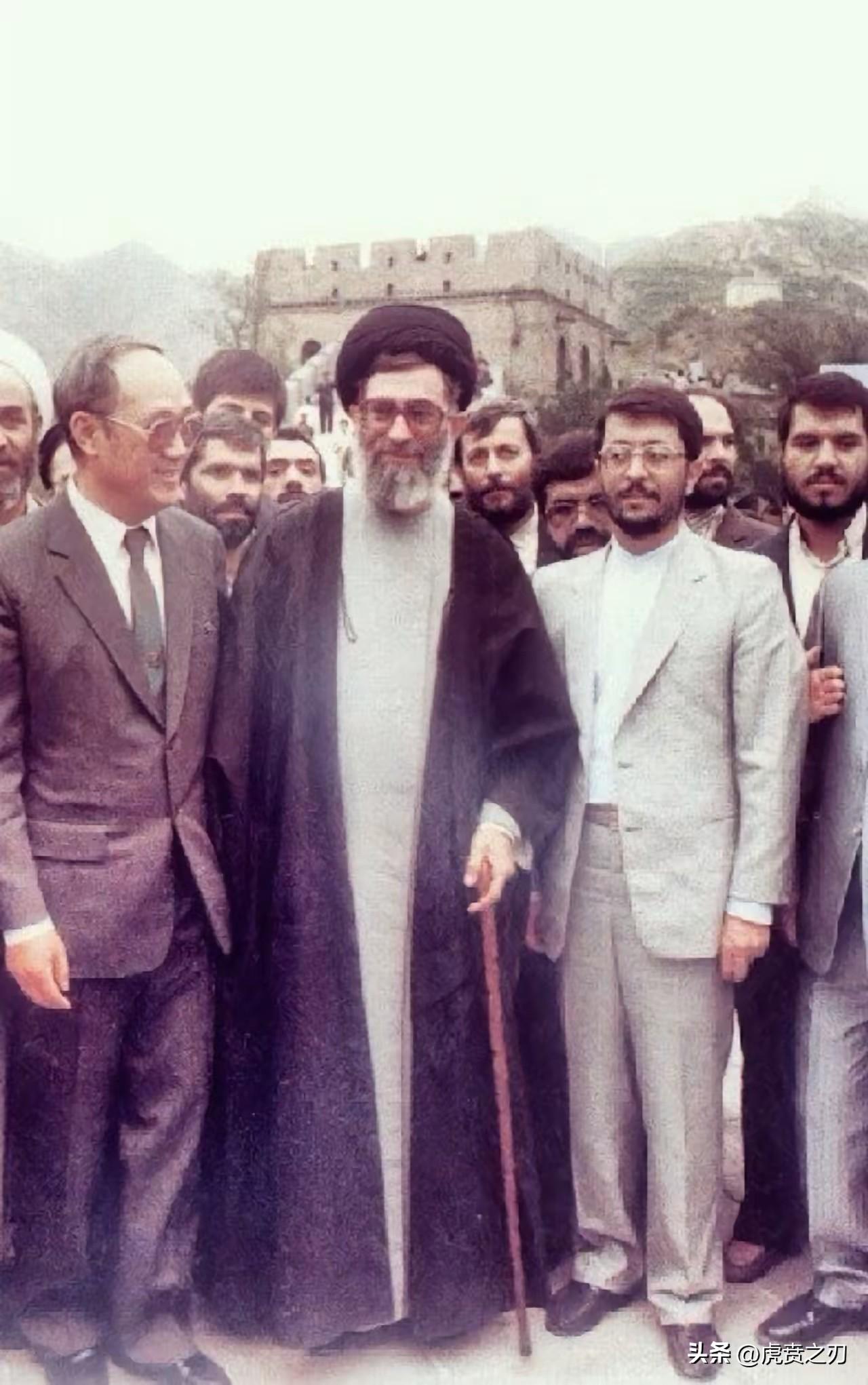 哈梅内伊50岁时（1989年）唯一一次访华照片，哈梅内伊为人清高，一直执着于自己