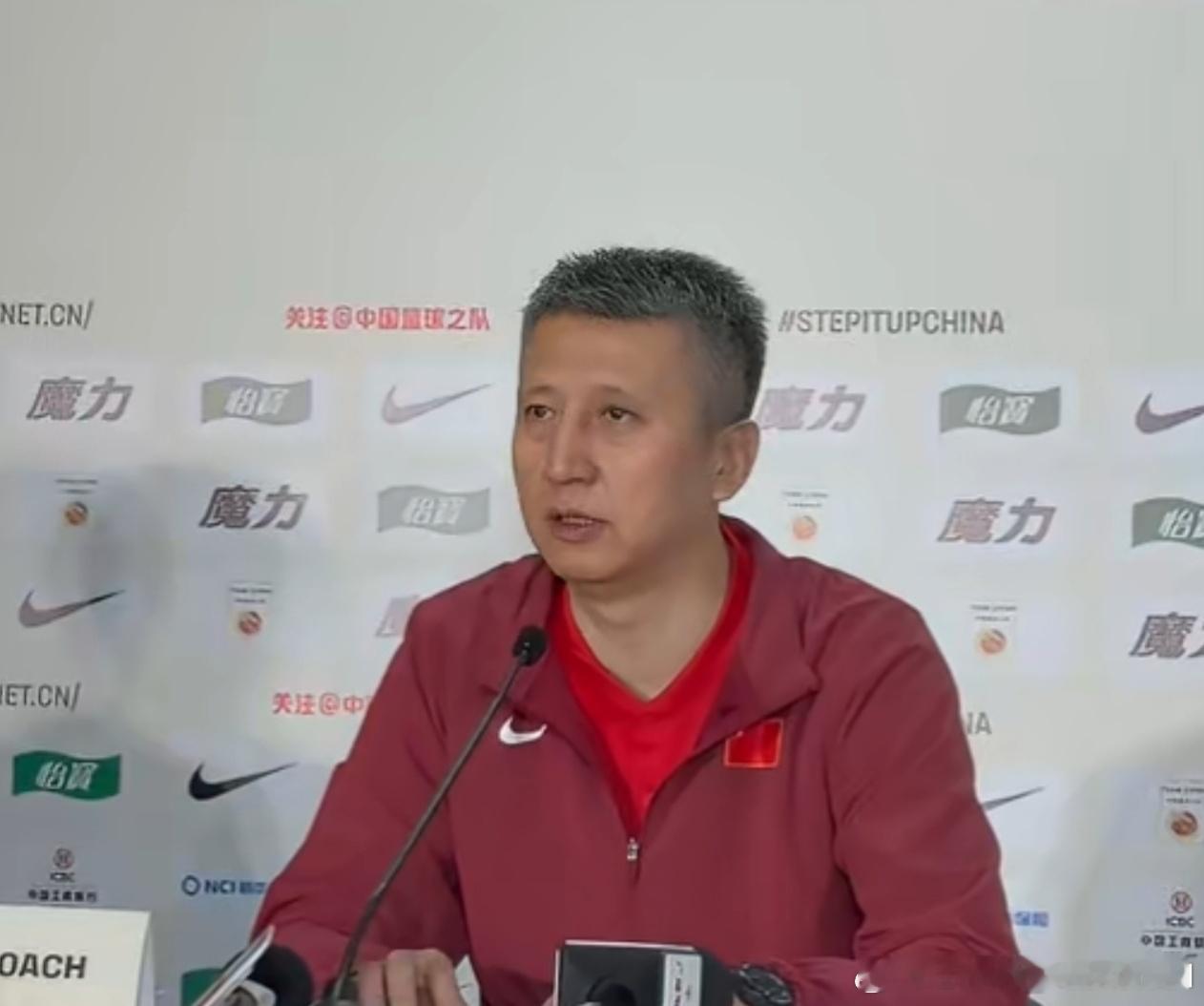 郭士强教练谈首场输给韩国：“球员在场上执行力做的不好，专注力不好，限制对手打法特