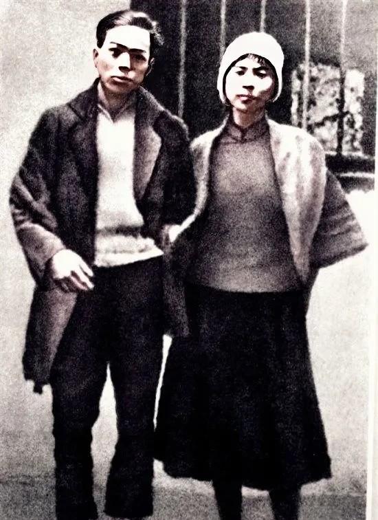 [微风]1928年，即将被行刑的“假夫妻”周文雍和陈铁军，提出让刽子手给他们拍张