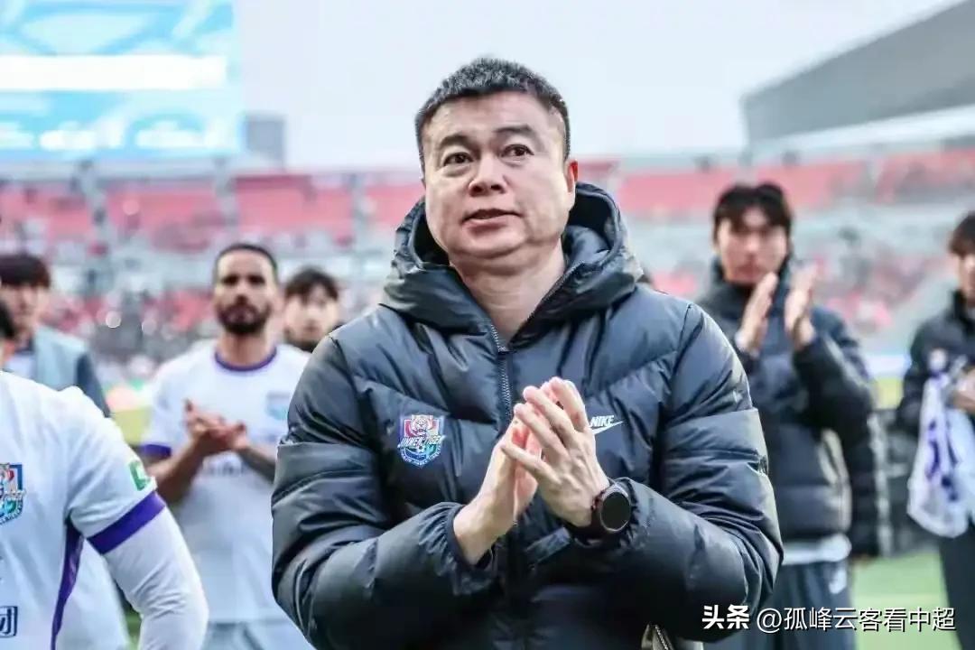 于根伟直播怒怼球迷，是恼羞成怒还是萌生退意！
说好的连线本来是于根伟和球迷彼此之