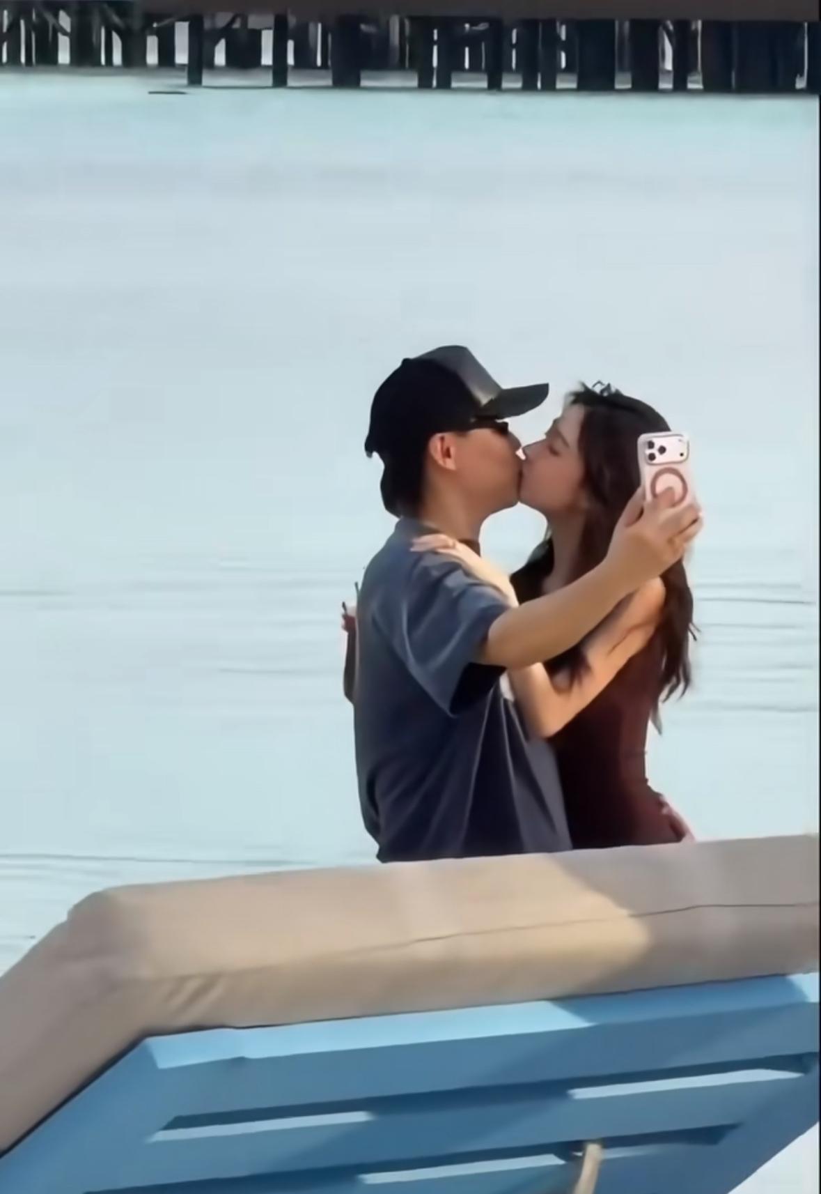 易梦玲，好好命！居然拿下了胡彦斌！！
自从胡彦斌上了《再见爱人》，充分展示了其在