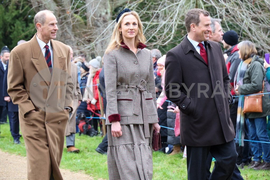 12月28日，英国王室成员出席于桑德里厄姆庄园的圣玛丽抹大拉教堂所举行的圣诞晨间