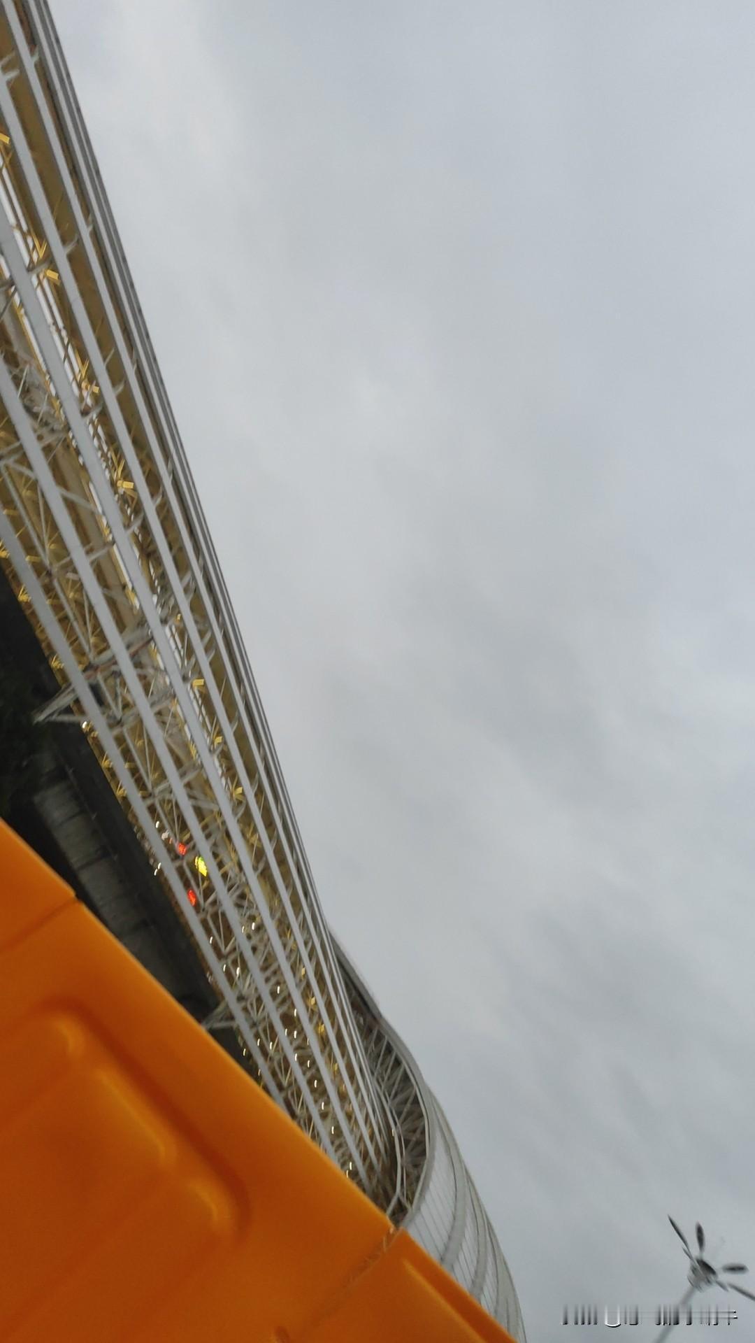 坐个高铁还能碰到绿茶🍵，真搞笑！
​果然小孩子会被人欺负……
地铁上两个大妈拖