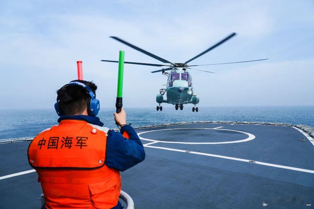 海航大Z-8CJ、Z-9昼夜间着舰训练 