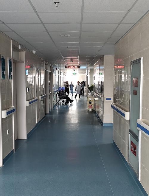 老人不讹人，被他儿子讹3万
现在社会反了个个，老年人不讹人，年轻人个人更狠。
骑