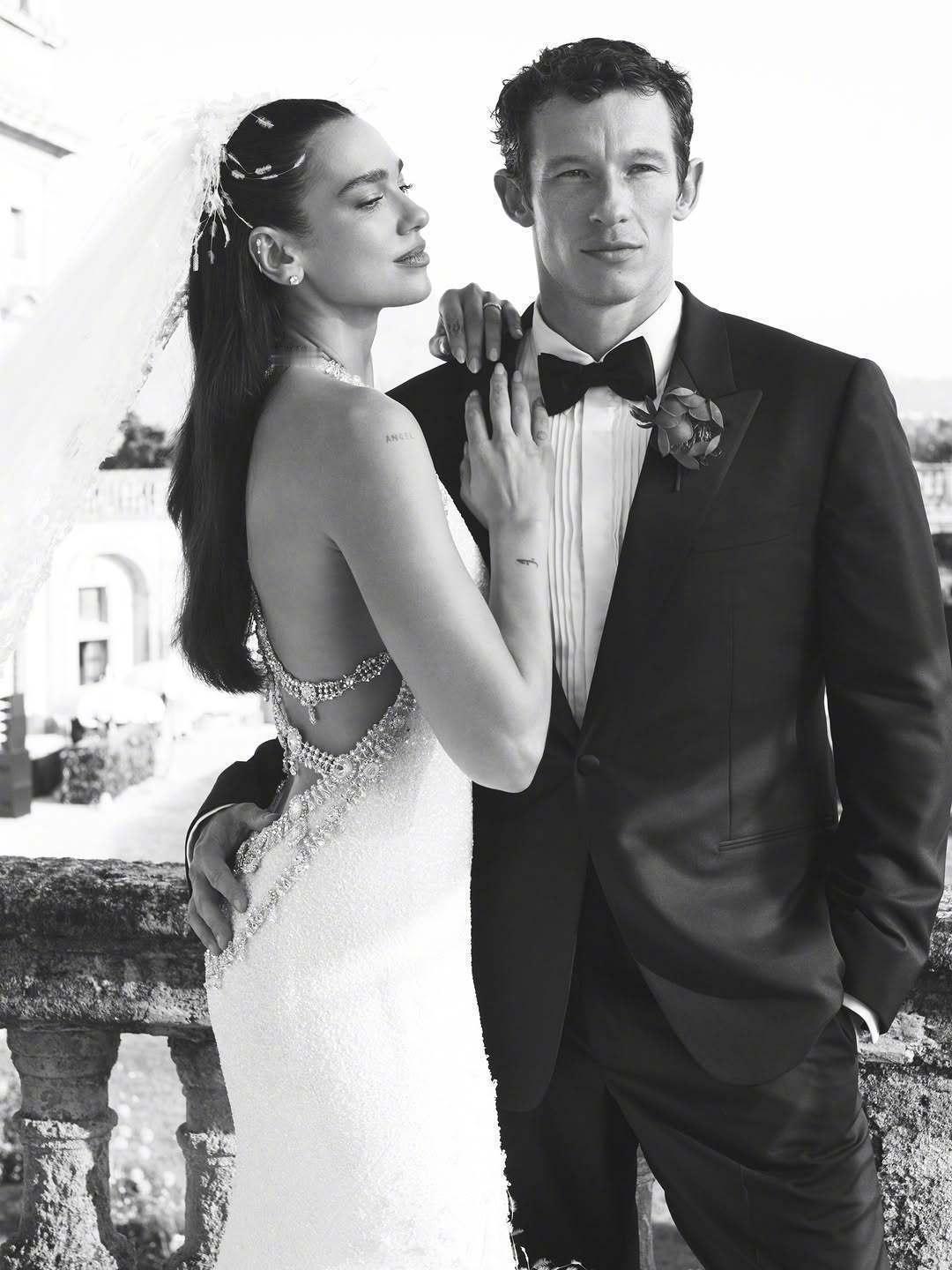 《VOGUE》杂志发布Dua Lipa和Callum Turner婚礼大片，由摄
