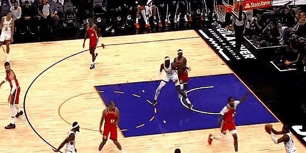 杰伦·格林一上来就炸了，替补席终于有能投能突的人了。
太阳上赛季替补哑火，打到第