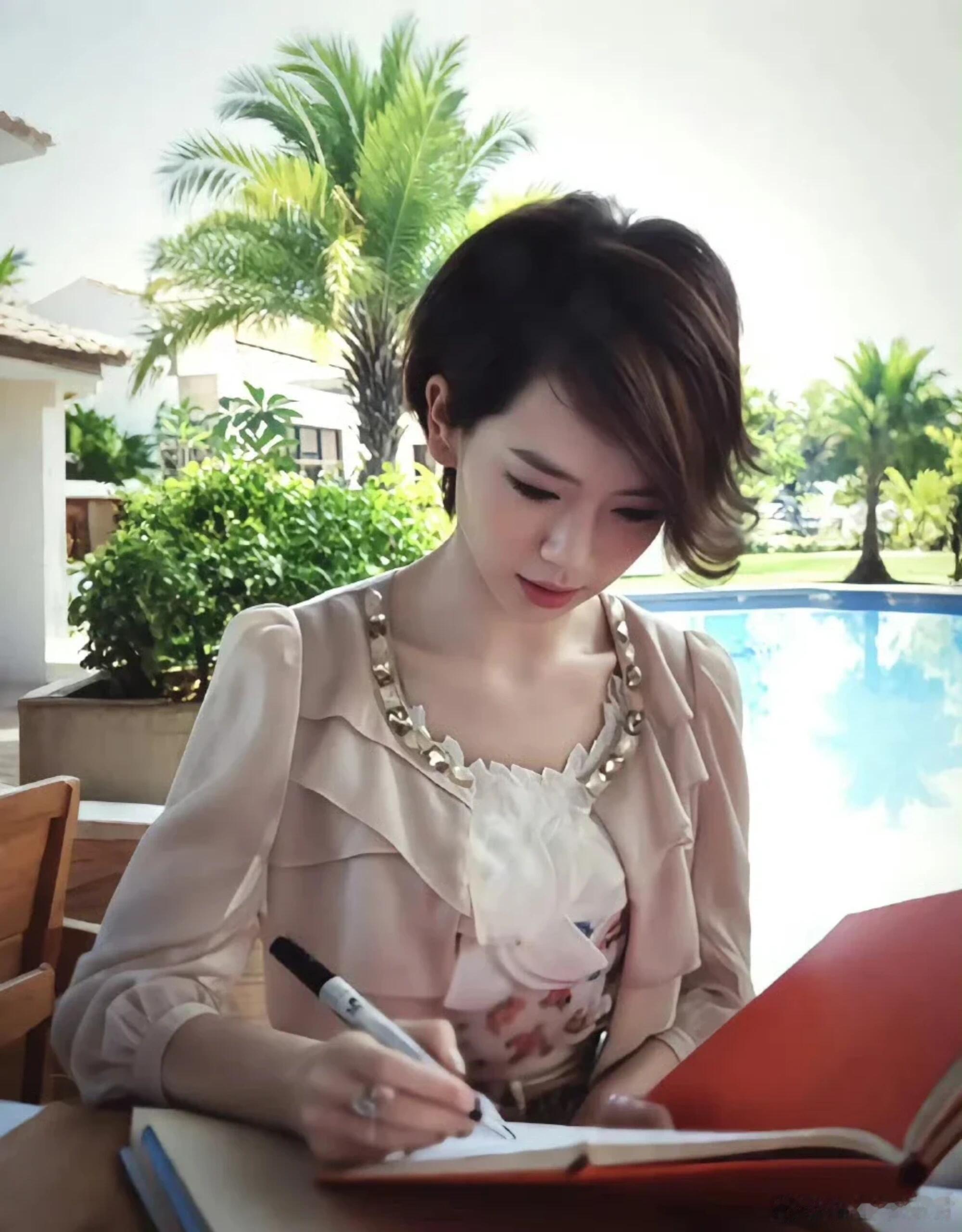 戚薇早期真的好漂亮，好像布偶猫啊 