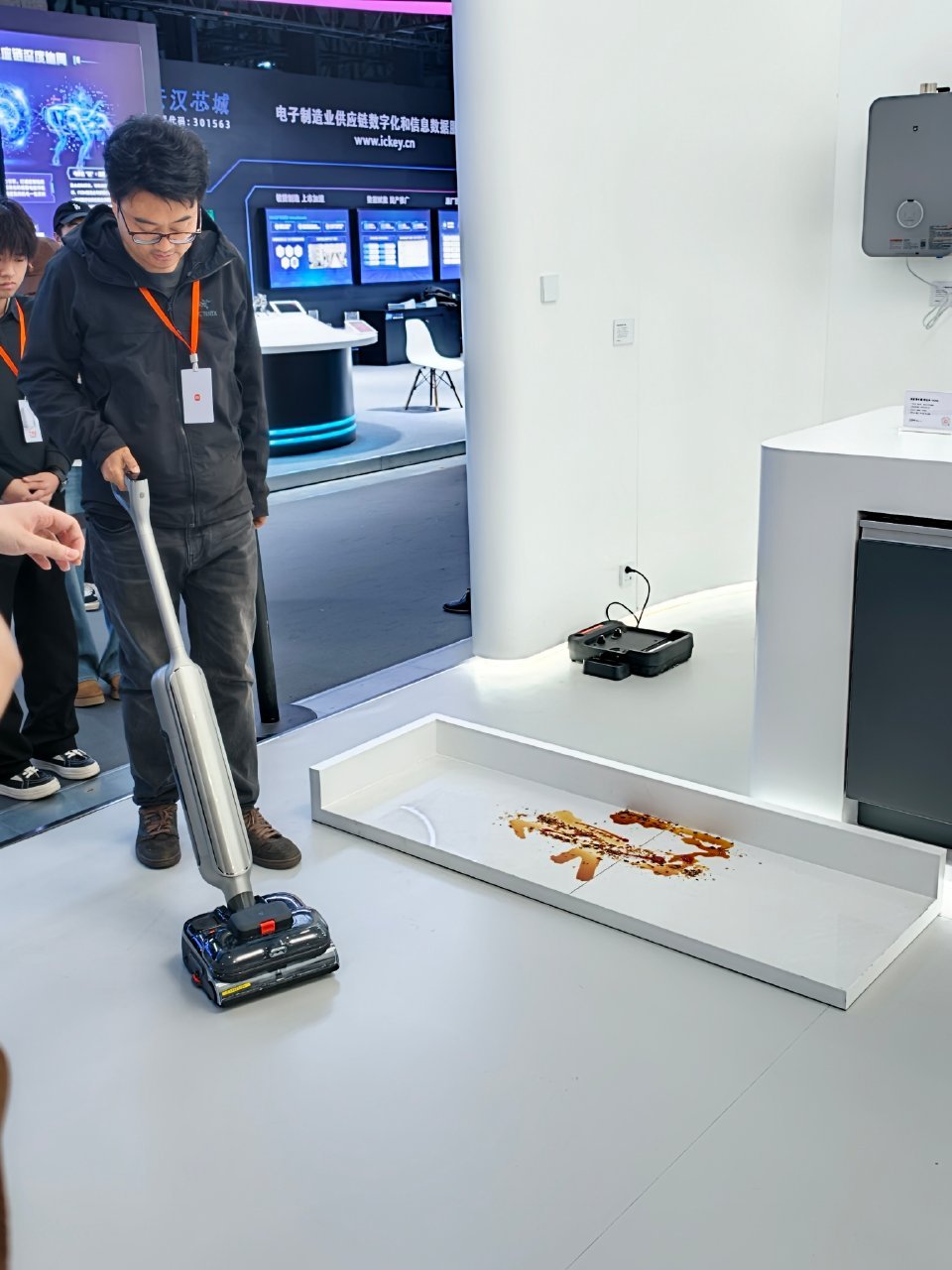 小米科技家电首次亮相AWE小米其实早就应该参加AWE了，因为小米家电已经做了非常