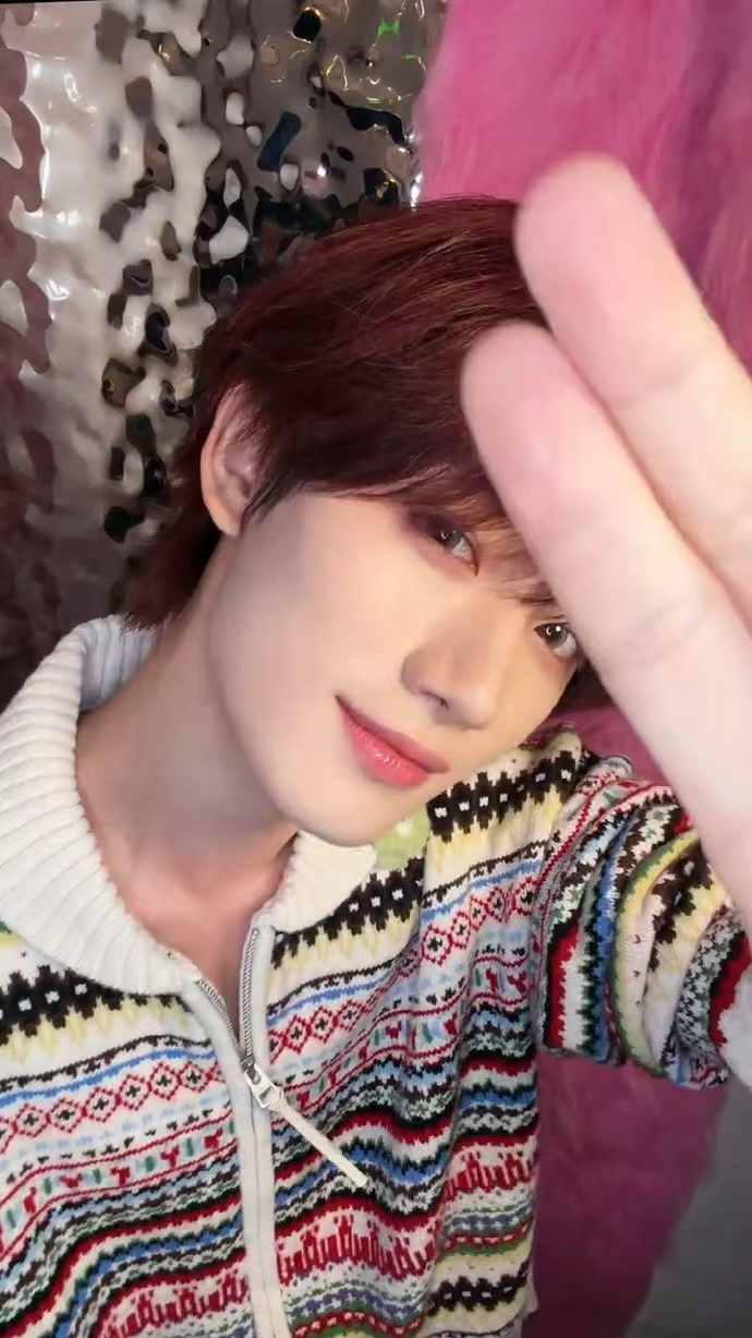 丁程鑫超级大帅哥tag丁程鑫跳了抖肩舞 丁程鑫超级大帅哥tag，丁程鑫跳了抖肩舞