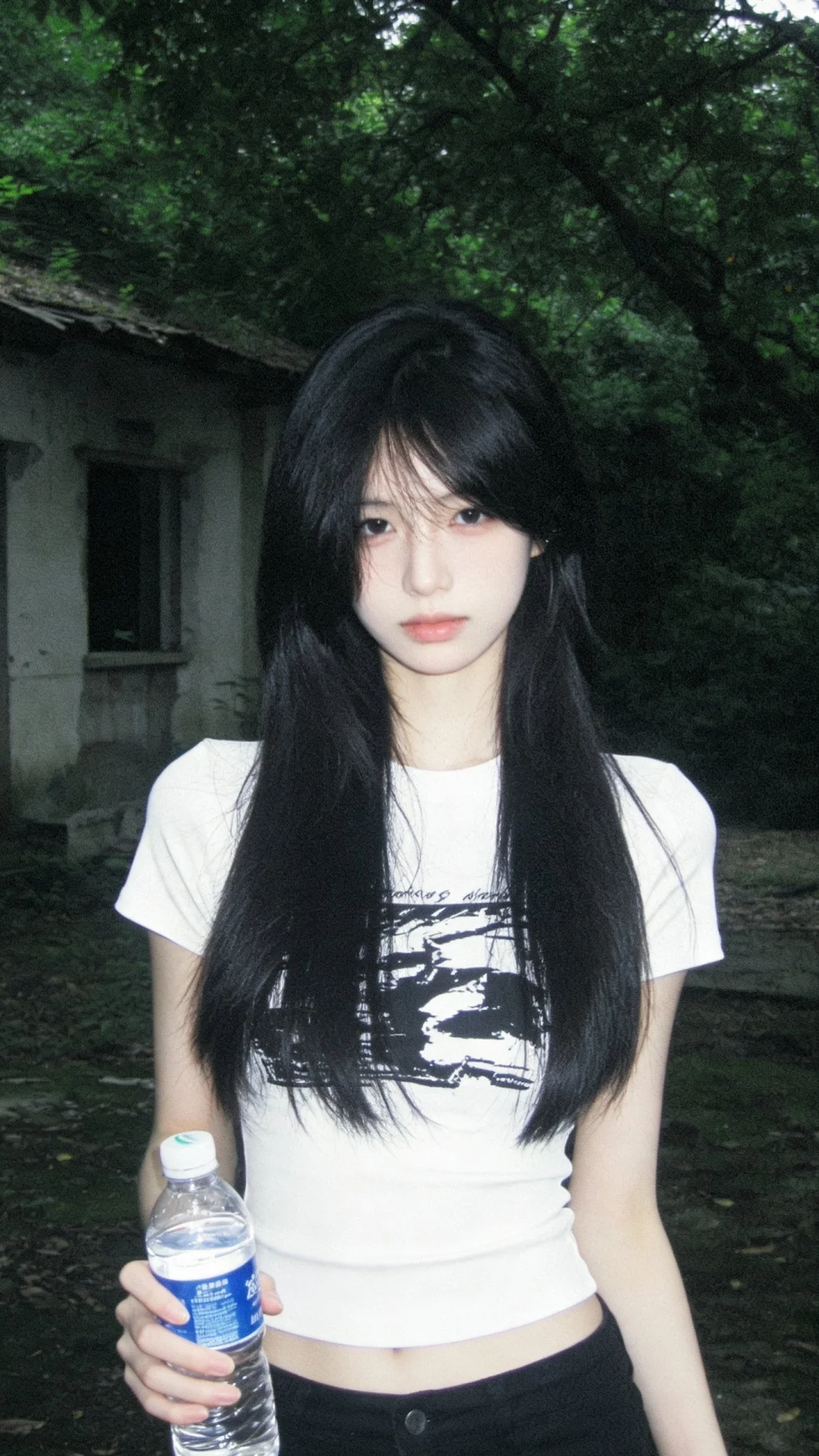 漂亮少女，女生，真人，姿态自然，小头，头像感，特别特别瘦，白皙皮肤。梦...