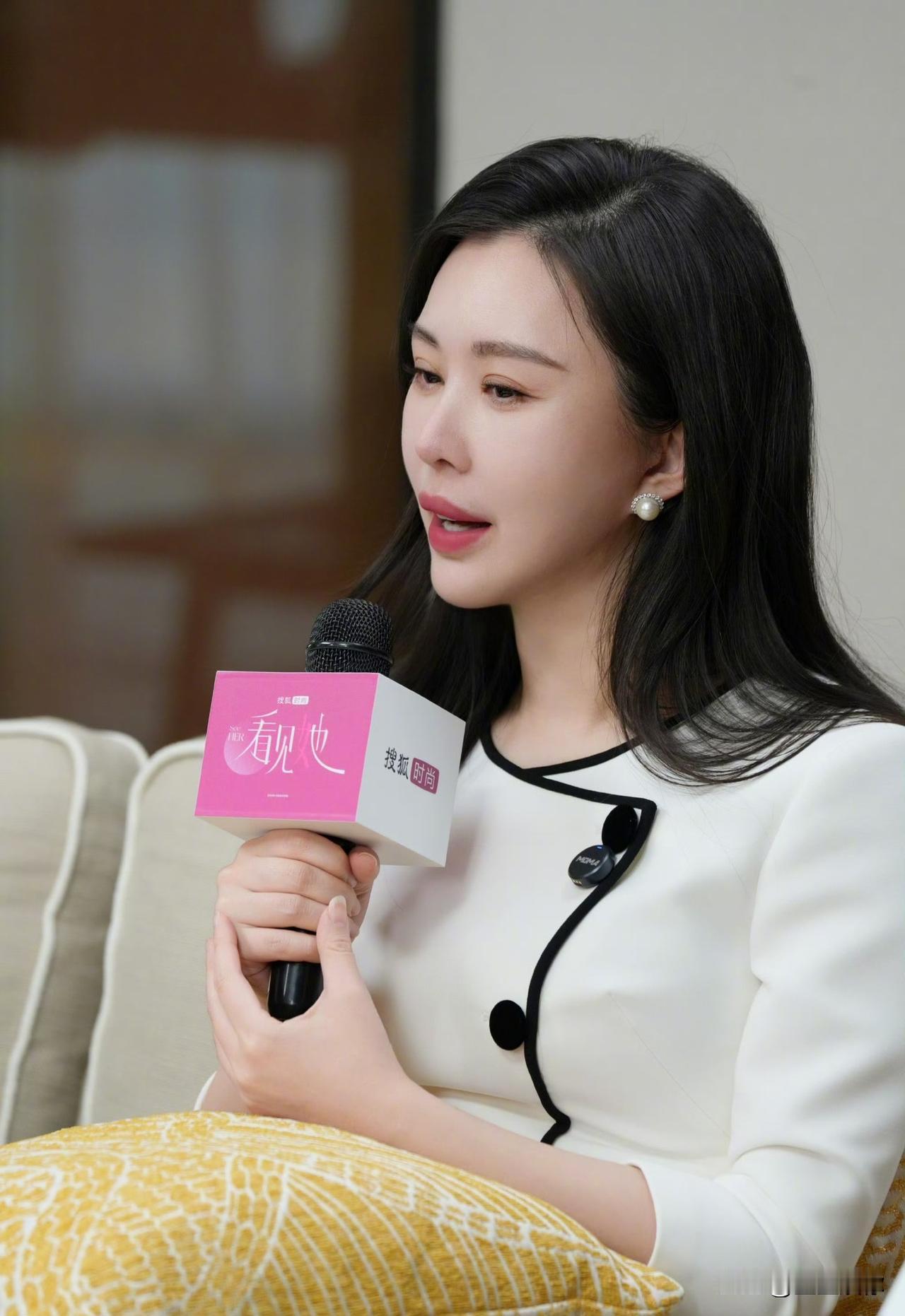 大佬喜欢两种女人，一种是让人心安的白月光型女人，一种是让人心跳的朱砂痣型女人，求