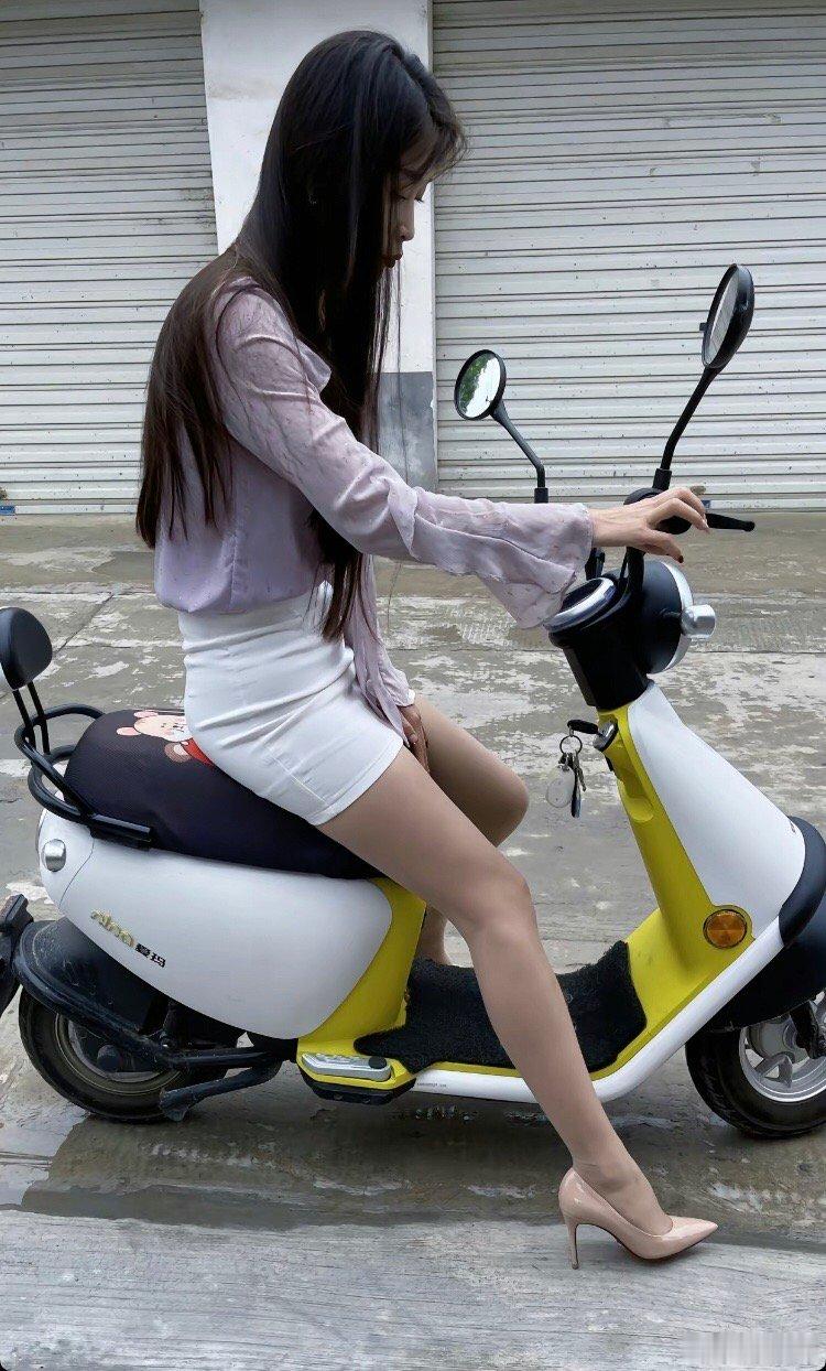 阿姨载你兜风去 ​​​