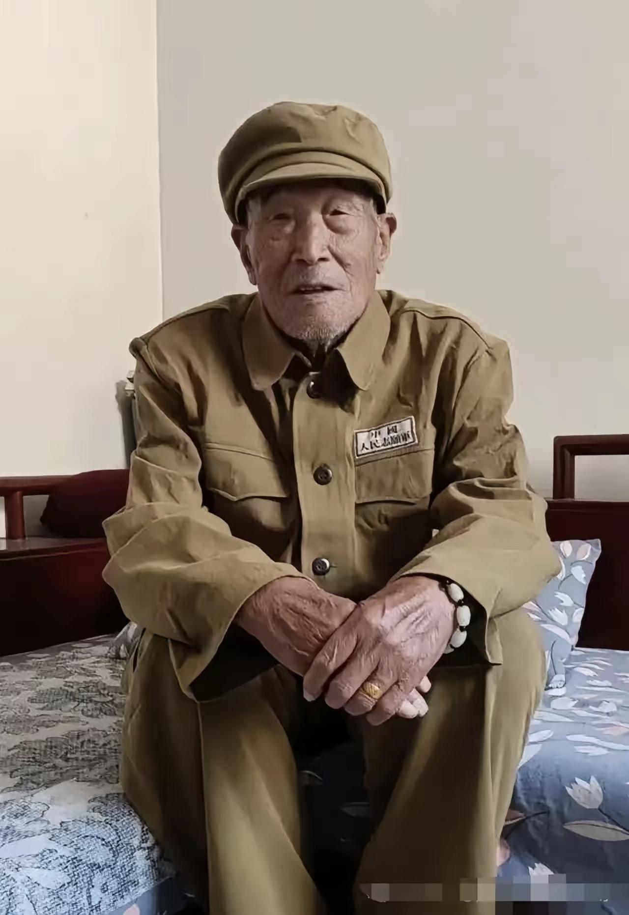 无名老兵悄然离世，热搜却全是无关流量，看完心里五味杂陈
 
没想到小区里那个天天