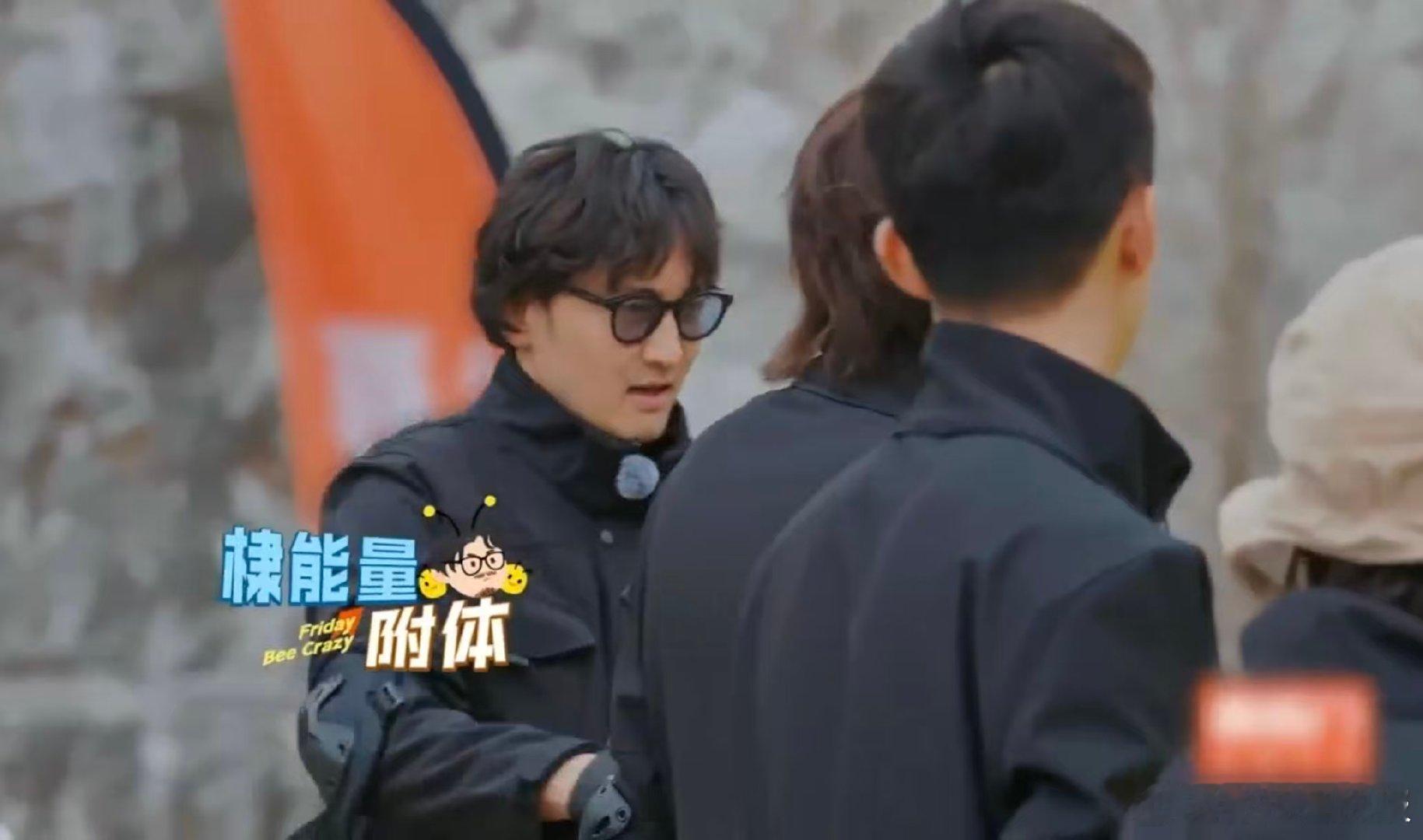 王传君王鹤棣附体走独木桥 本以为是王者附体，结果是喜剧人上线，王传君独木桥挑战失