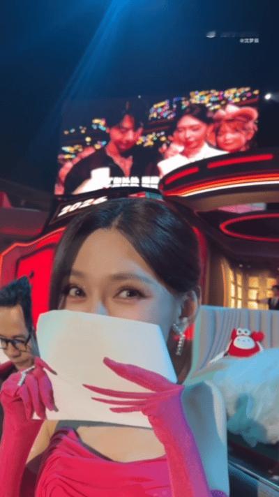 沈梦辰看张凌赫失去表情管理救命！沈梦辰这花痴脸就是我本人reaction！看到帅