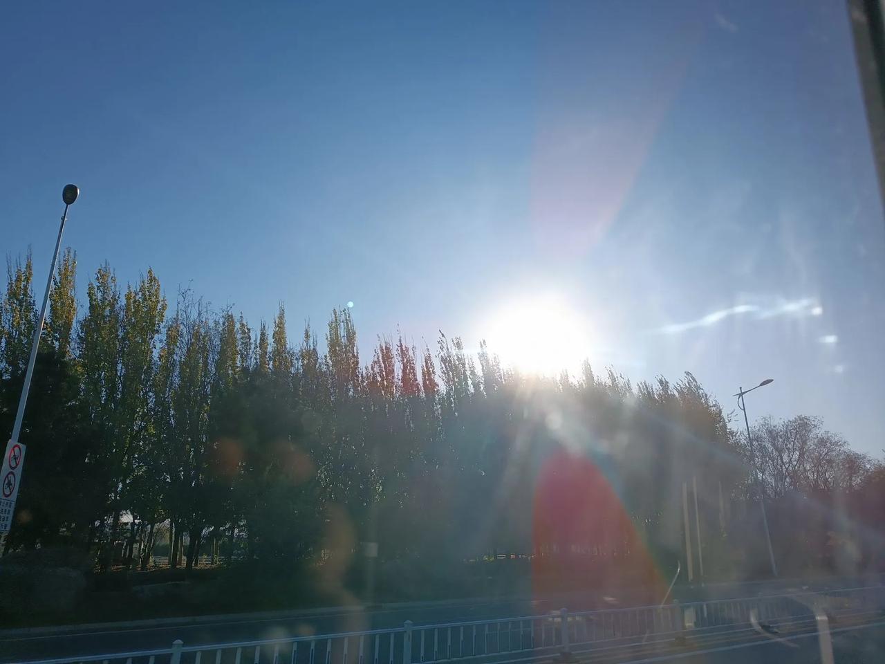 刷朋友圈时，蓦地发觉今日是感恩节。虽说我们不过洋节，可感恩之心不可或缺！感恩每一