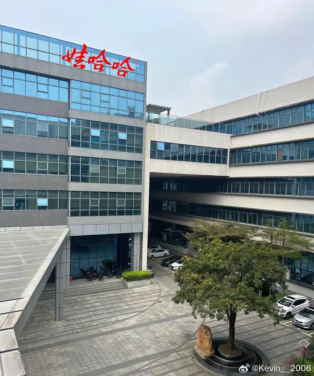 我一个大学同学当时毕业在杭州找不到工作，身上只有几十块钱，就去面试了娃哈哈一线工