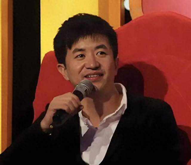 慕岩朋友圈「要饭」日入5800！昔日婚恋大佬，居然混到公开化缘