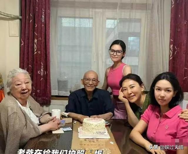 游本昌老先生走了，
其实他这辈子最牵挂的，
不是相伴了几十年的老伴杨慧华，而是早