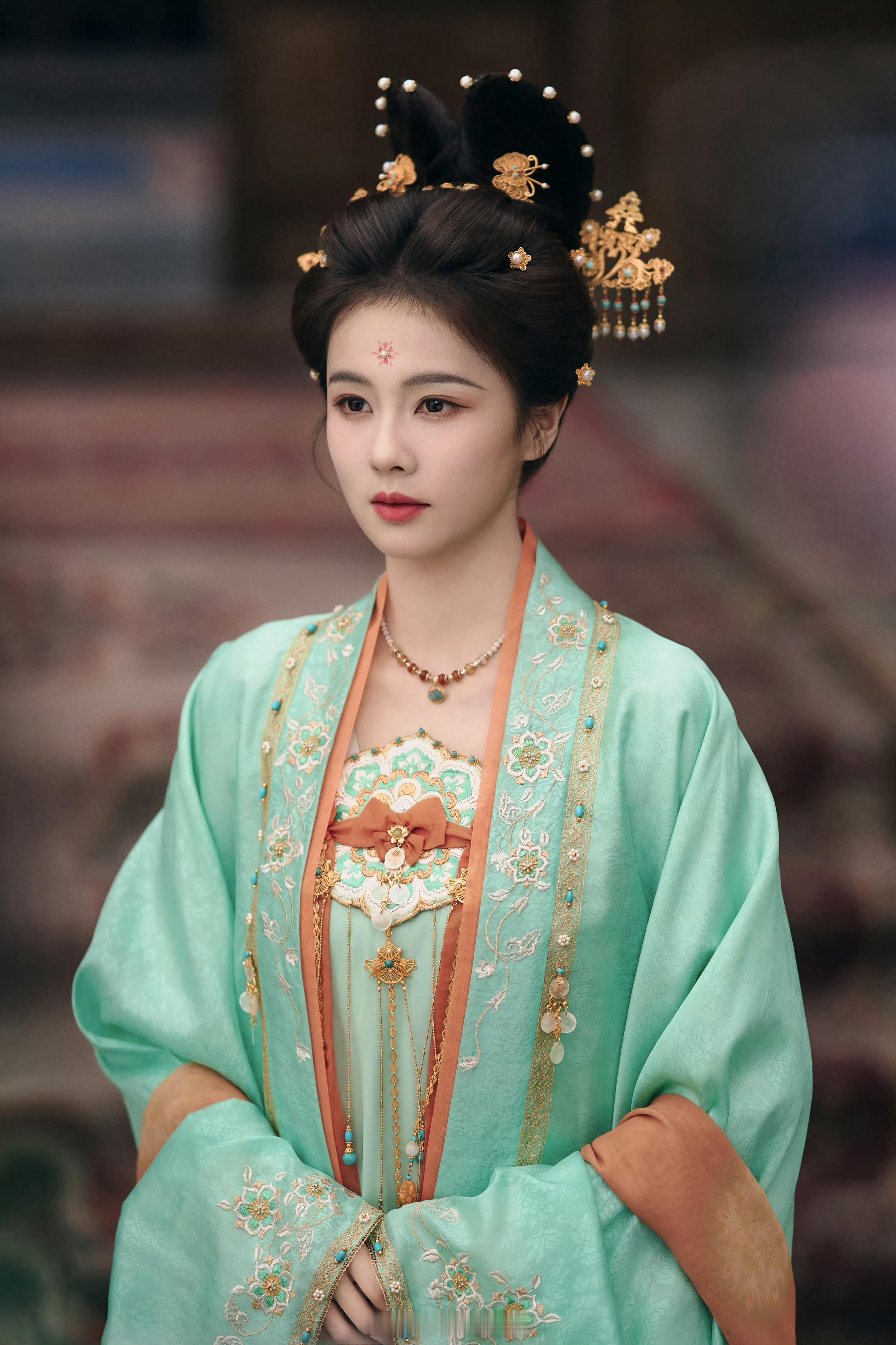 白鹿李佩仪古装妆造确实很好看呀！唐宫奇案之青雾风鸣也好看的！宋雨琦说喜欢白鹿李佩