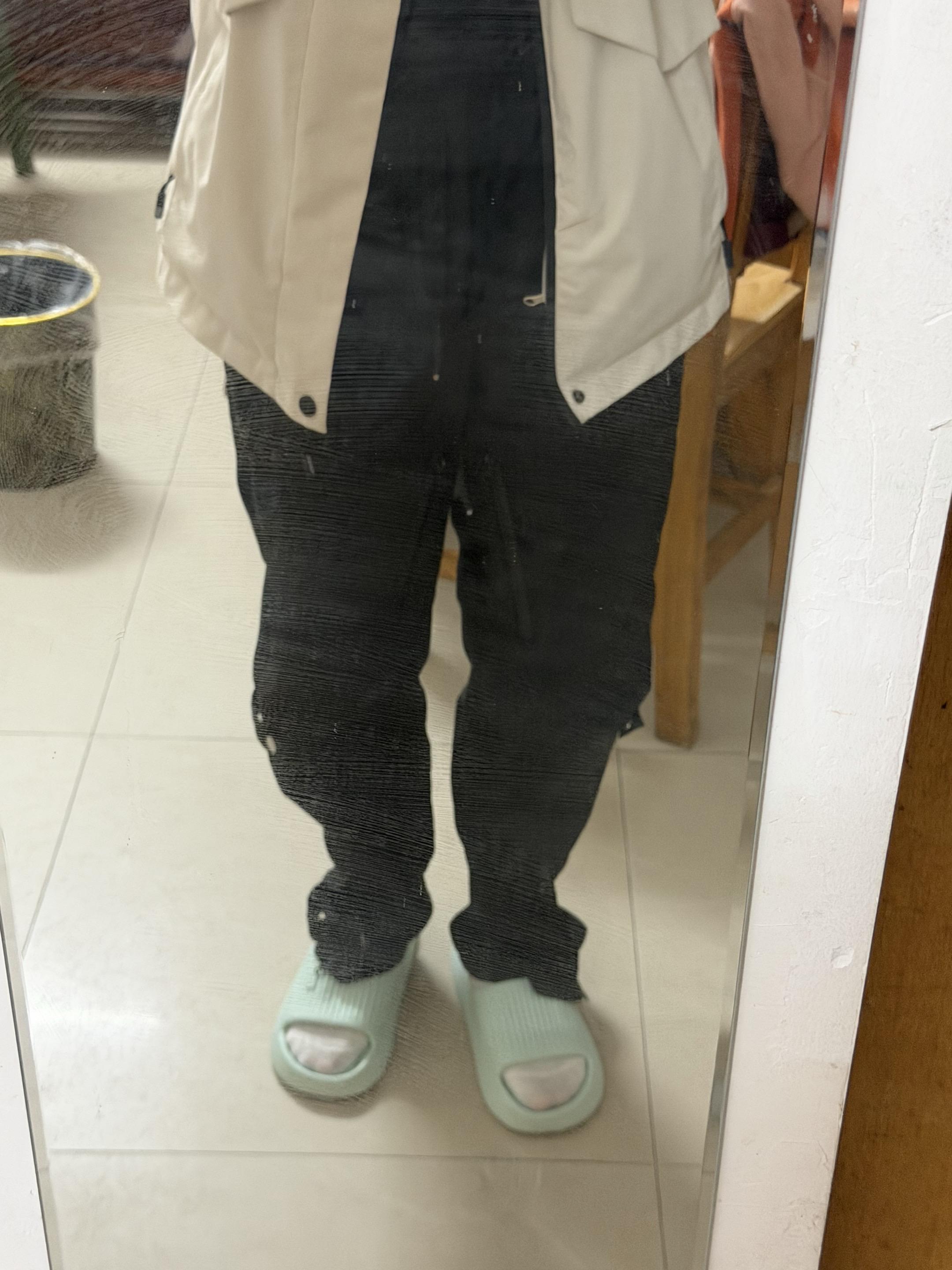 上了一天班，才发现自己穿了这么丑的裤子。