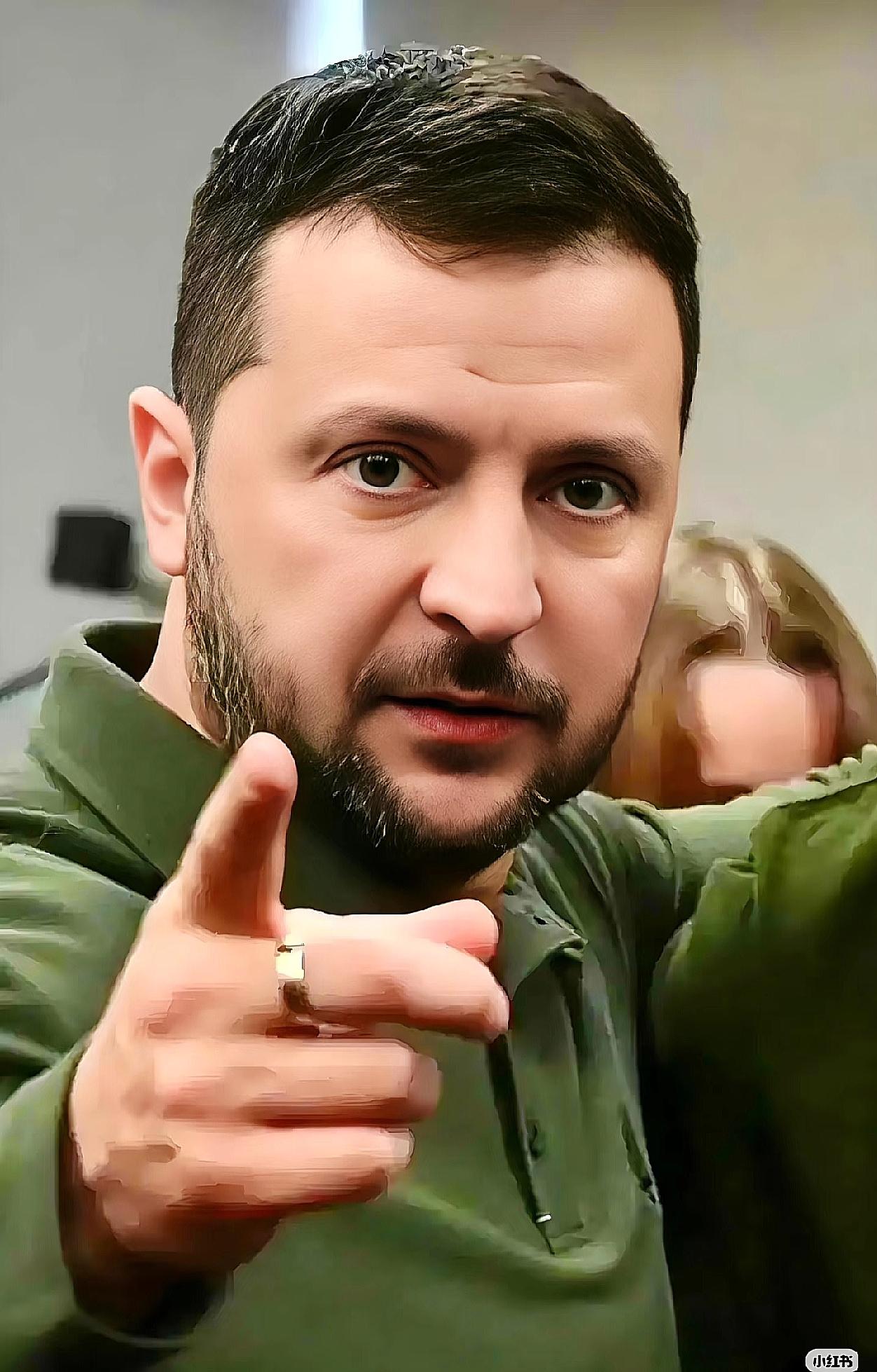 大早上刷到泽连斯基的新闻，给我整乐了!

他居然公开喊话，要求俄罗斯必须为战争负