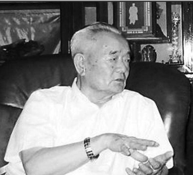 1941年，粟裕破格将一名21岁参谋连升四级，全军哗然。谁料他3天歼敌600余人