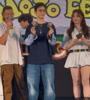 陈梦黄晓明陈冠希合体拆卡 黄晓明说“陈梦永远是赢家”，这祝福确实到位。拆卡拆出自