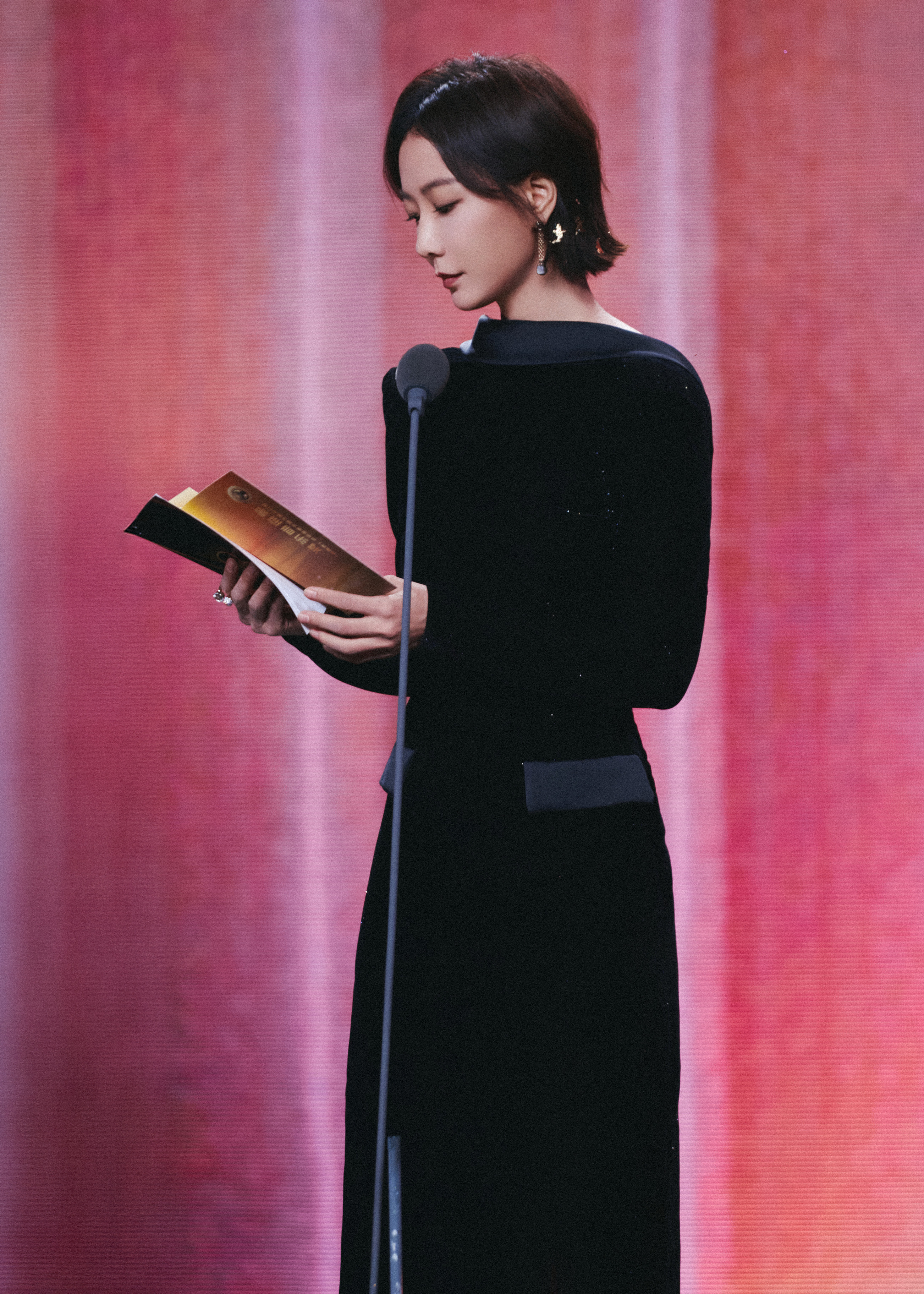 王珞丹 在复制粘贴的时代，你是手写的诗