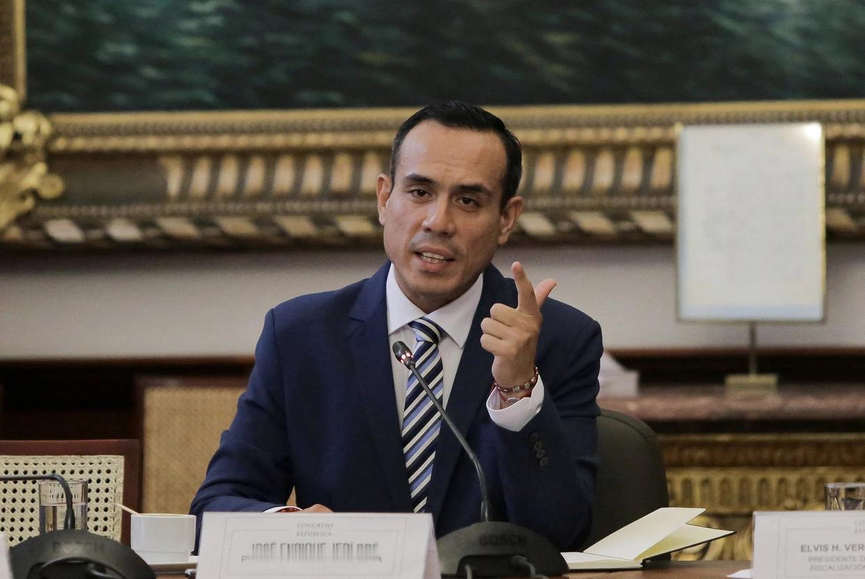 秘鲁近期政局变动主要涉及两位总统：25年10月被弹劾的‌迪娜·博鲁阿尔特‌，以及