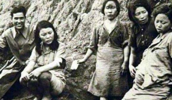 1942年，五六个鬼子轮番侵犯了一个15岁的少女。令人震惊的是，这个少女是被她的