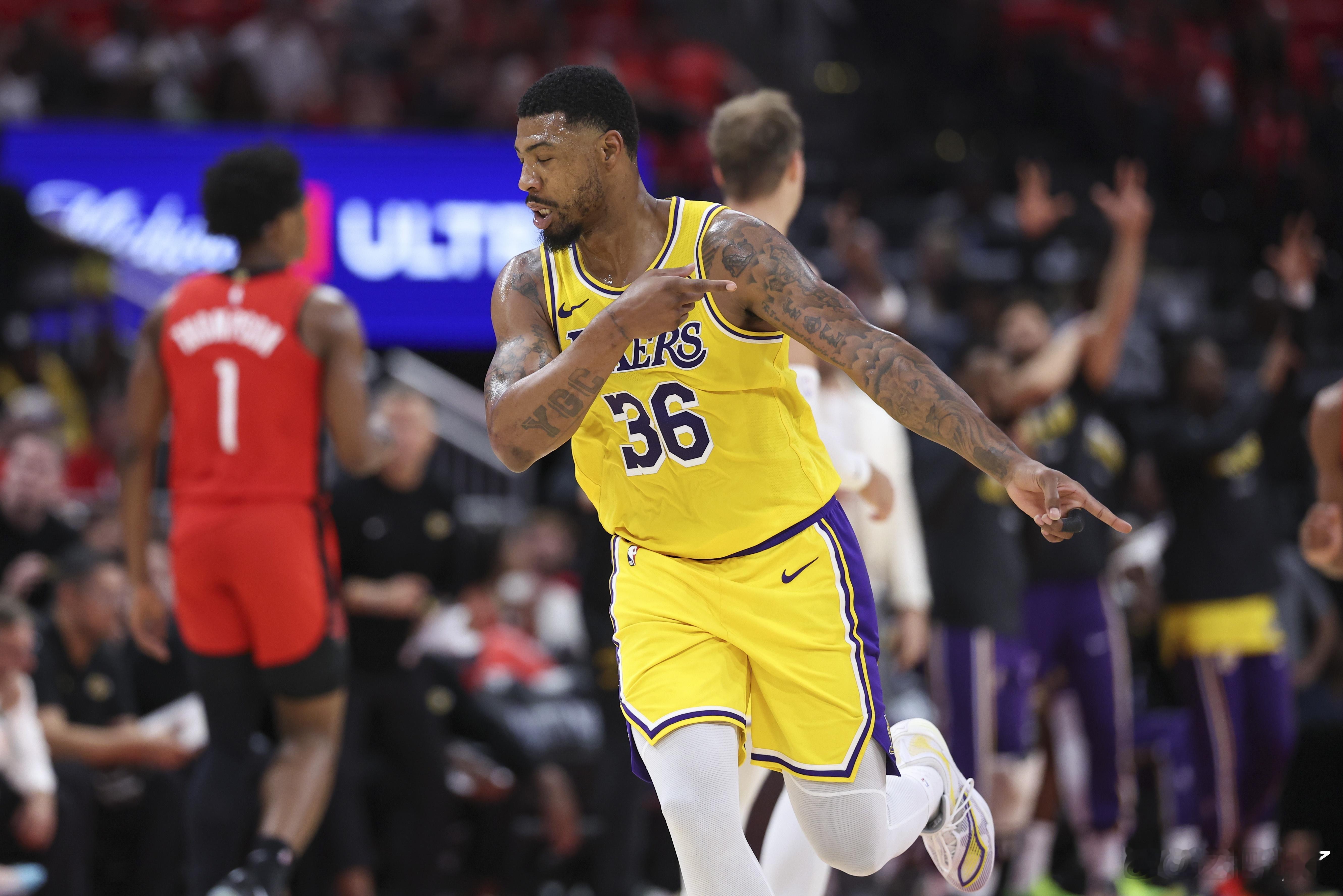 NBA对斯玛特和肯纳德分别罚款3.5万美元和2.5万美元，因为G4赛后斯玛特质疑
