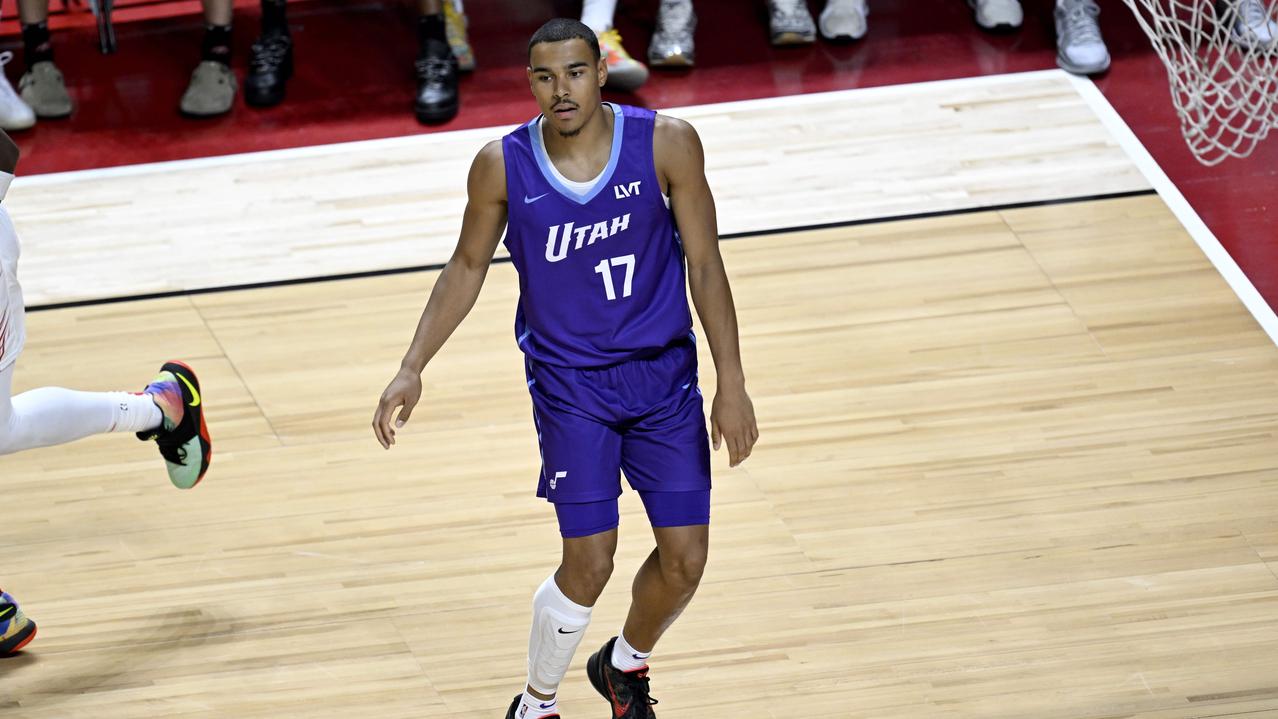 约翰·托恩杰与犹他爵士队达成一份双向合同协议。托恩杰是在2025年NBA选秀中以