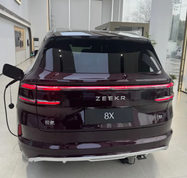 加速出海。吉利汽车集团CEO淦家阅透露，极氪9X、8X正加快全球开发，预计最快第