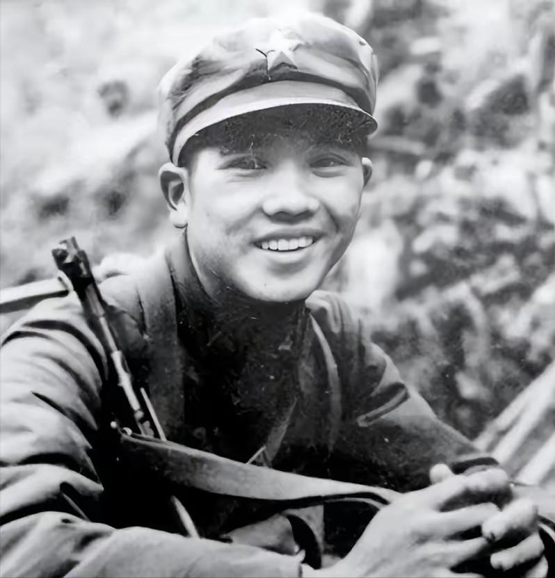 1979年对越自卫反击战中，通信员陈全钢在送信途中暴露，越军对他穷追猛赶，他走投