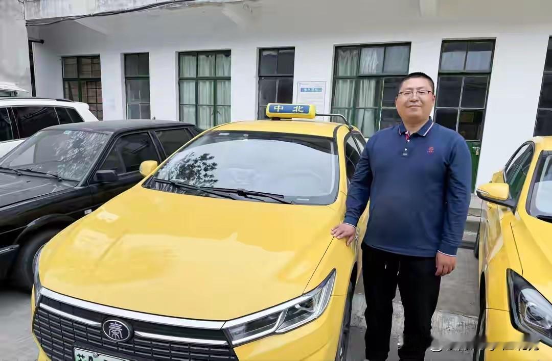 太暖心了！近日，南京一名博士生打车时，原本只需支付58元车费，竟稀里糊涂付成了3