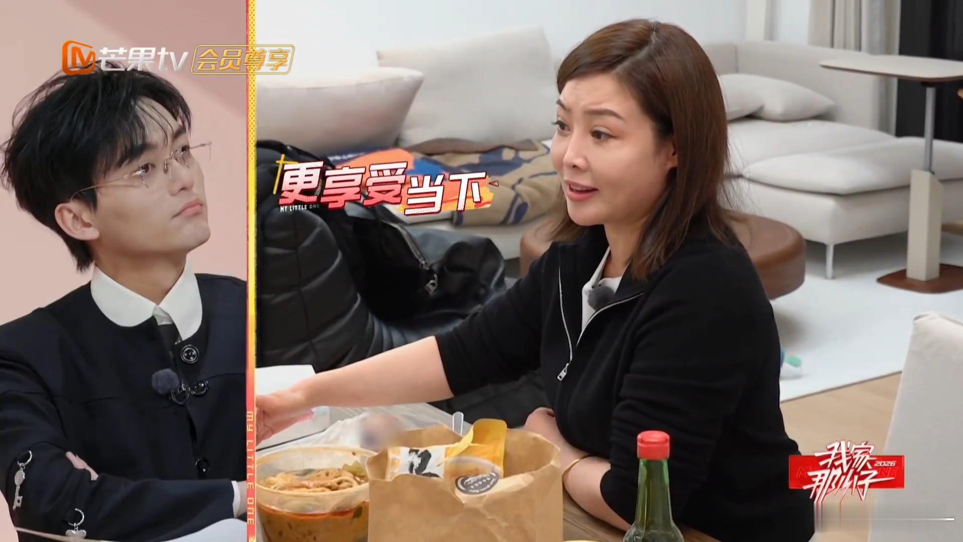 唐九洲妈妈这段建议恋爱脑看看我家那小子唐九洲妈妈说自己年轻时也会因为小情小爱没有