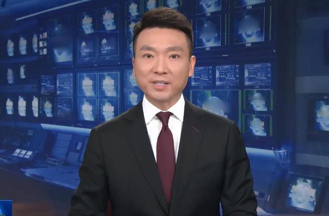 近日，主持人康辉在一段视频中的言论引起了网友们的广泛关注和热烈讨论。我刚刚在网上