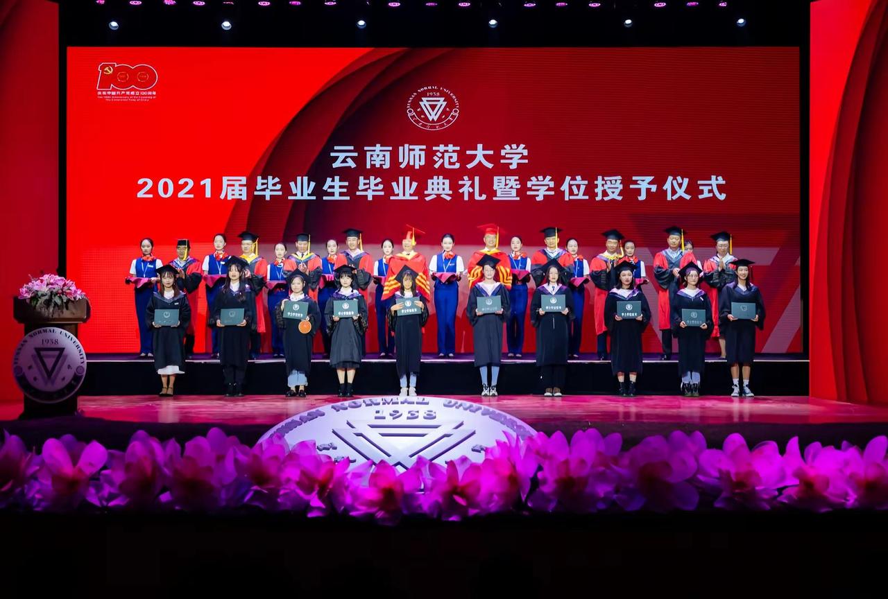 又是一年毕业季，时间过得好快，2021届的我已经为人师为人母啦。