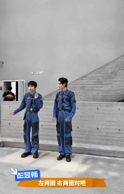 许凯真是要舞蹈有颜值笑不活了舞蹈爆改练武，然后还被工作人员说像植物大战僵尸。so