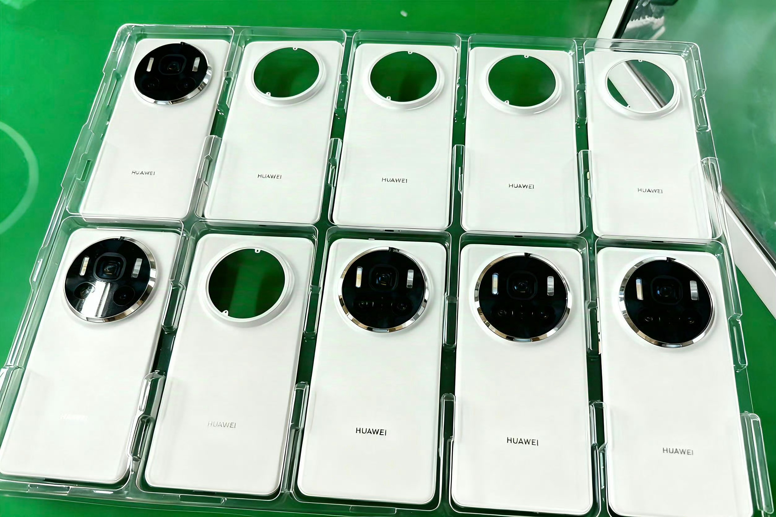 疑似 Mate80 真机泄露... ​​​