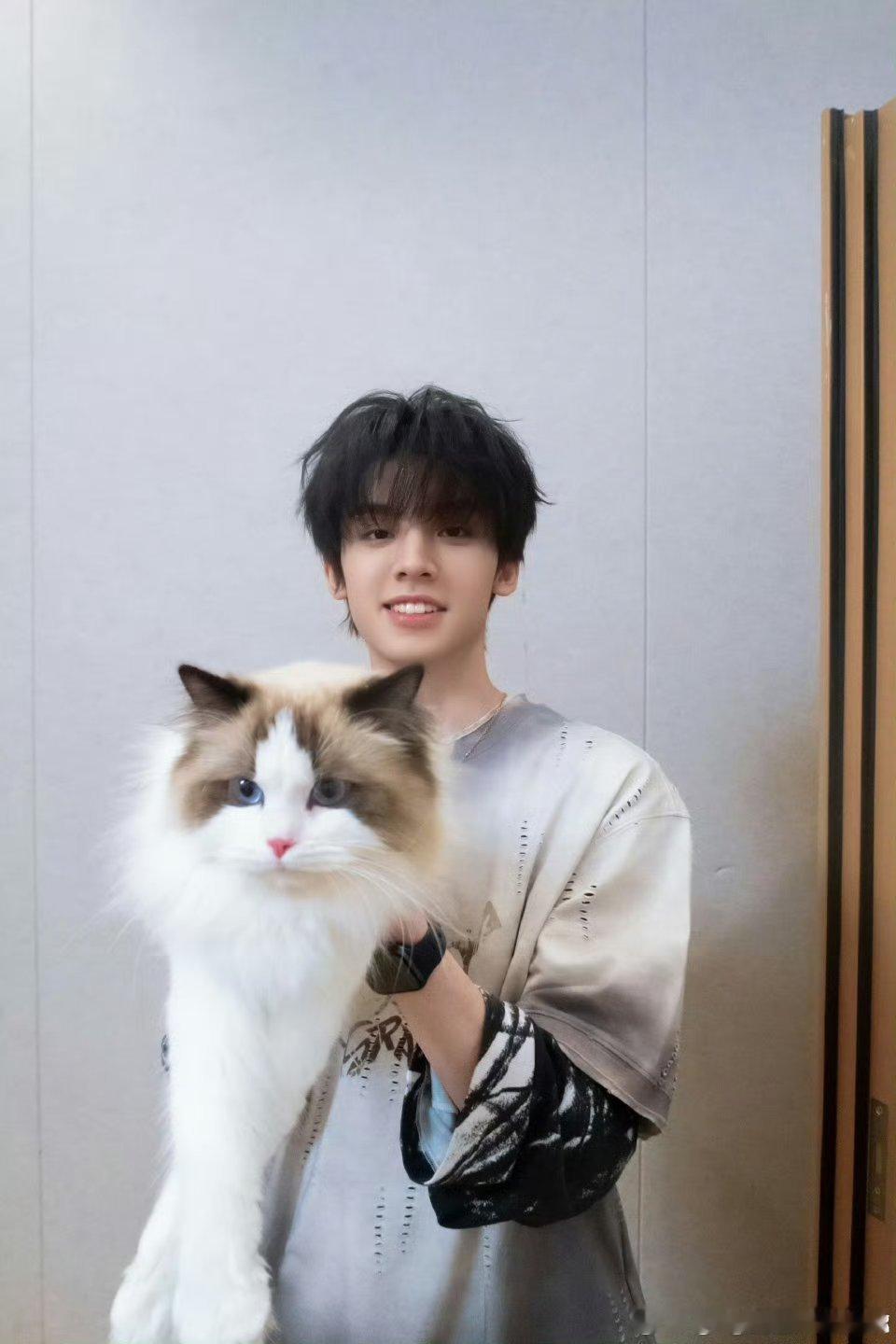 时代峰峻否认左航恋爱 ，这次速度总算快了点…终于也是长 嘴了sdfj