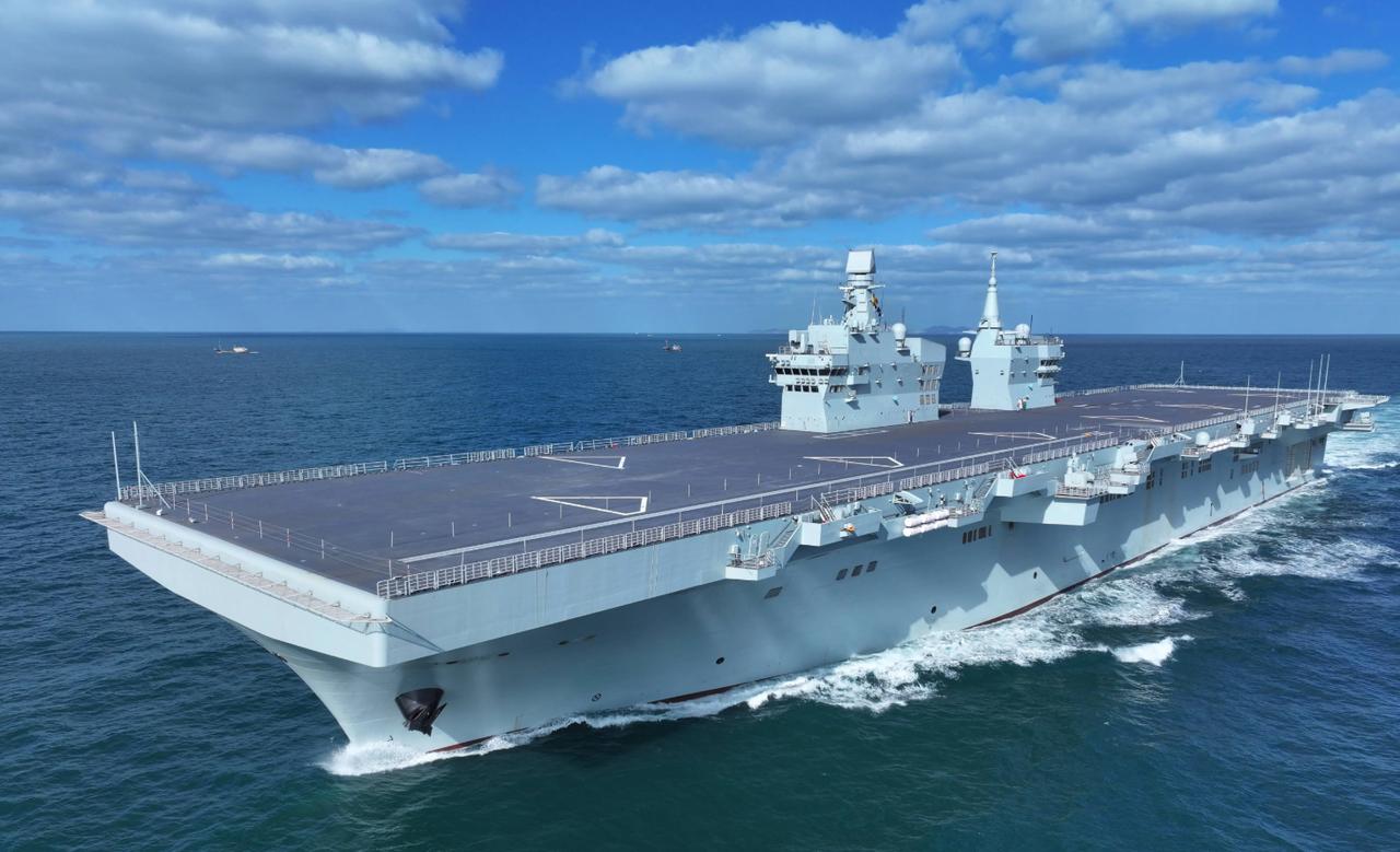 4月下旬，南海出现关键军事动向。辽宁舰编队穿越台湾海峡进入南海，四川舰同步从上海