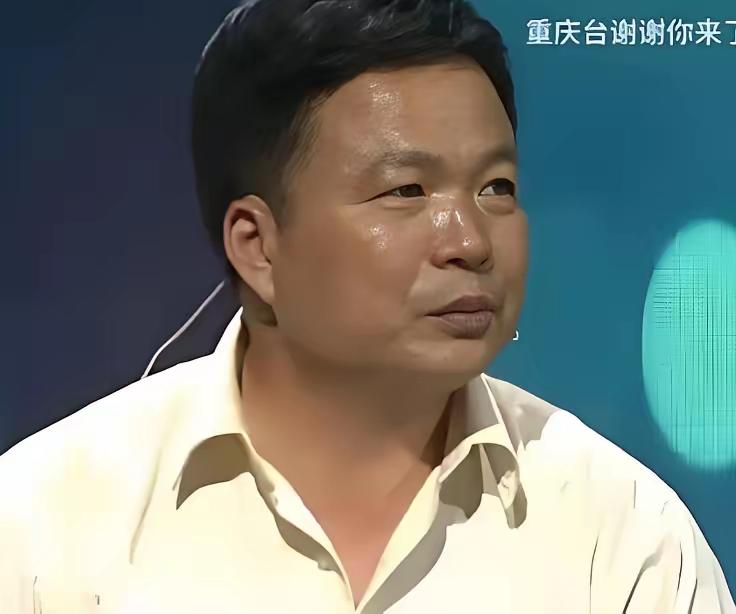 山东临沂一45岁男子，资助17岁贫困女孩上学，女孩毕业上门感谢，男子却红着眼说：