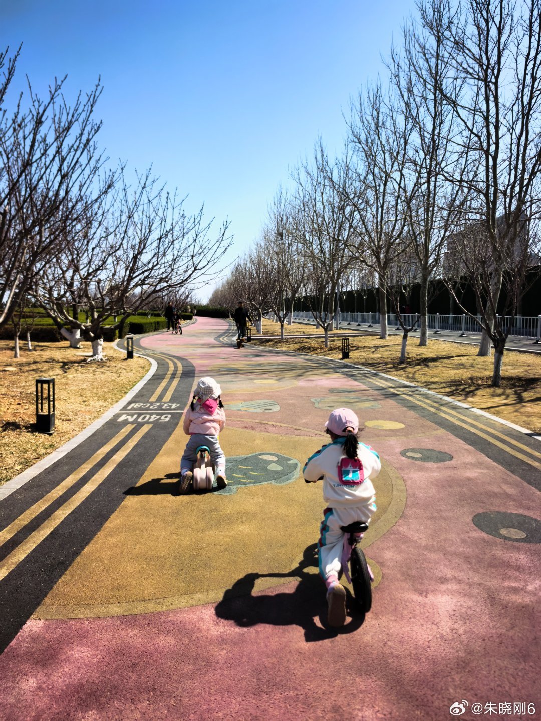 陪俩小孩颠会，等会还要练大孩 大连·东方威尼斯水城